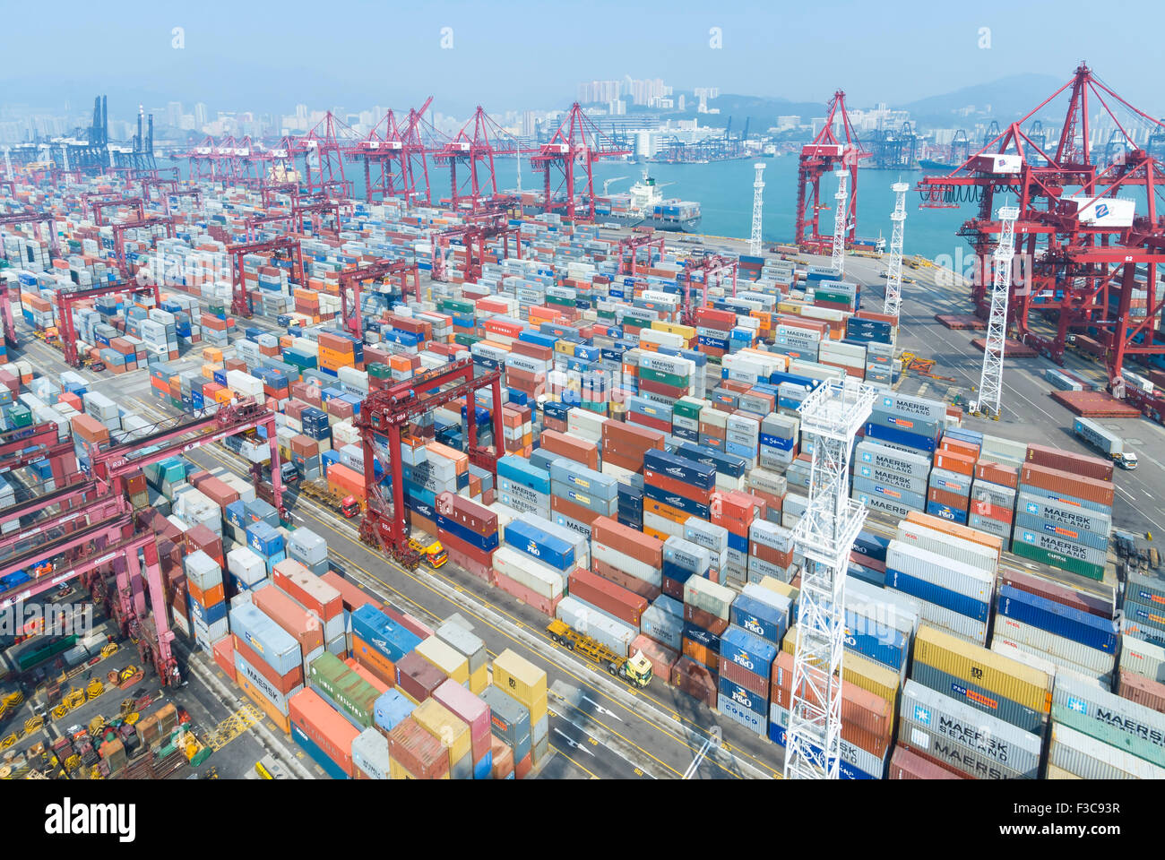 Große Container Terminal im Hafen von Hongkong, China Stockfoto