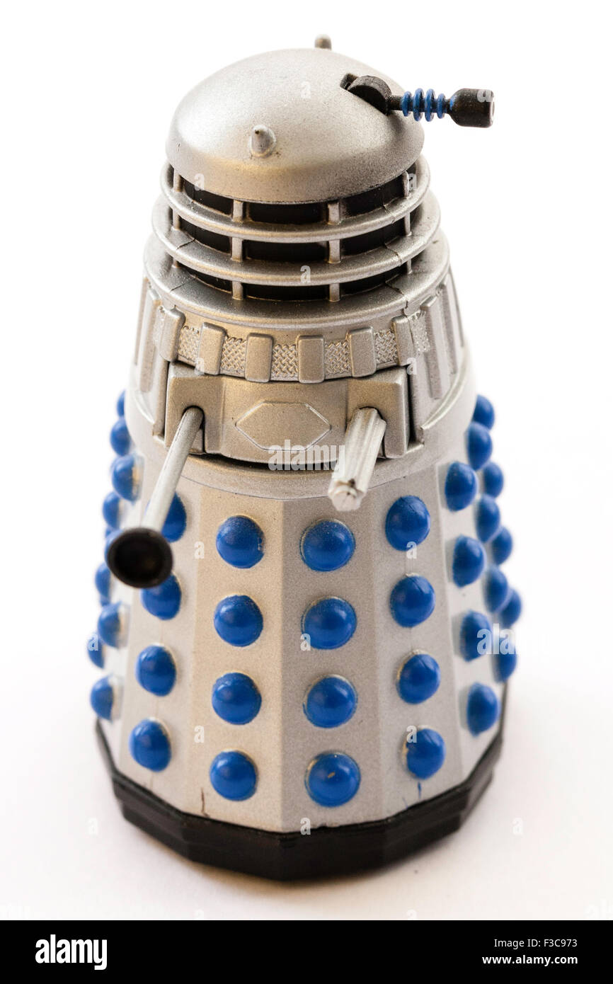 Dalek aus der BBC Dr, die TV-Serie. Berühmte Metal Monster. Corgi Toy, Metall Dalek mit Kopf. Grau und Blau Modell auf weißem Hintergrund. Stockfoto