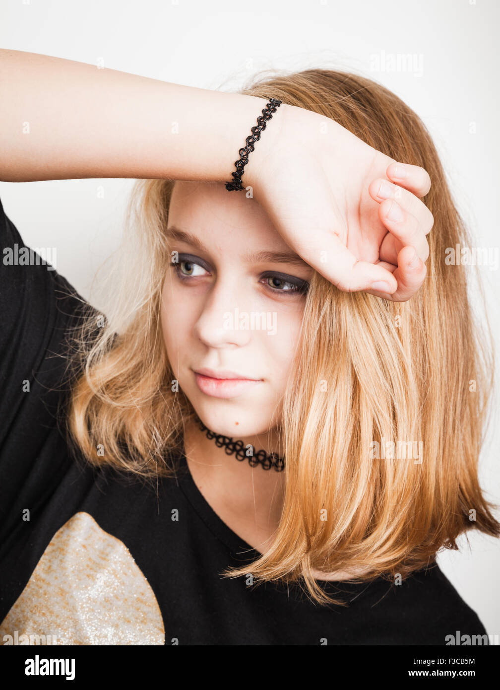 Schöne kaukasischen blonde Teenager-Mädchen. Studio-Porträt über weißen Hintergrund mit weichen Schatten Stockfoto
