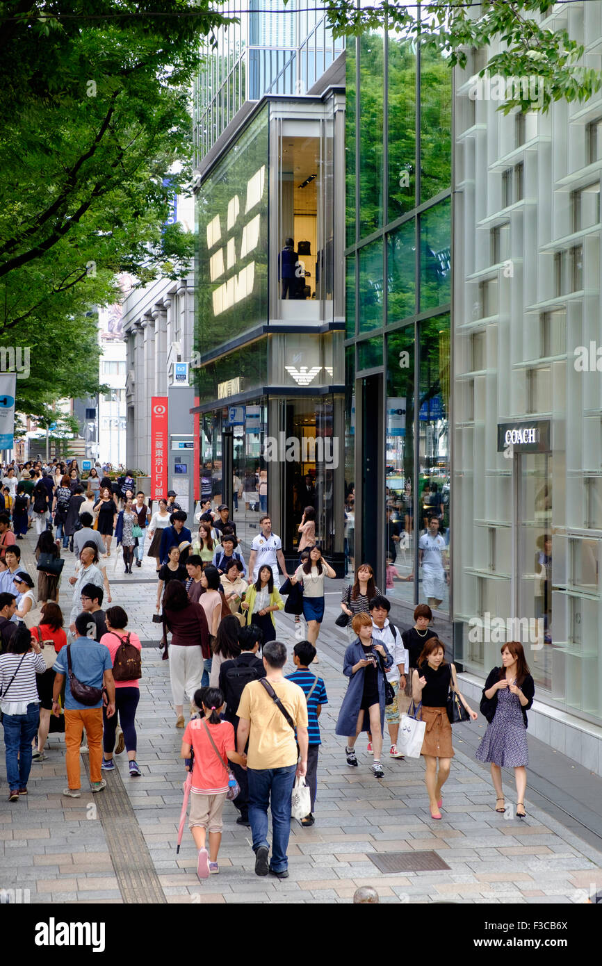 Belebten Einkaufsstraße in eleganten Omotesando Bezirk von Tokio Japan Stockfoto