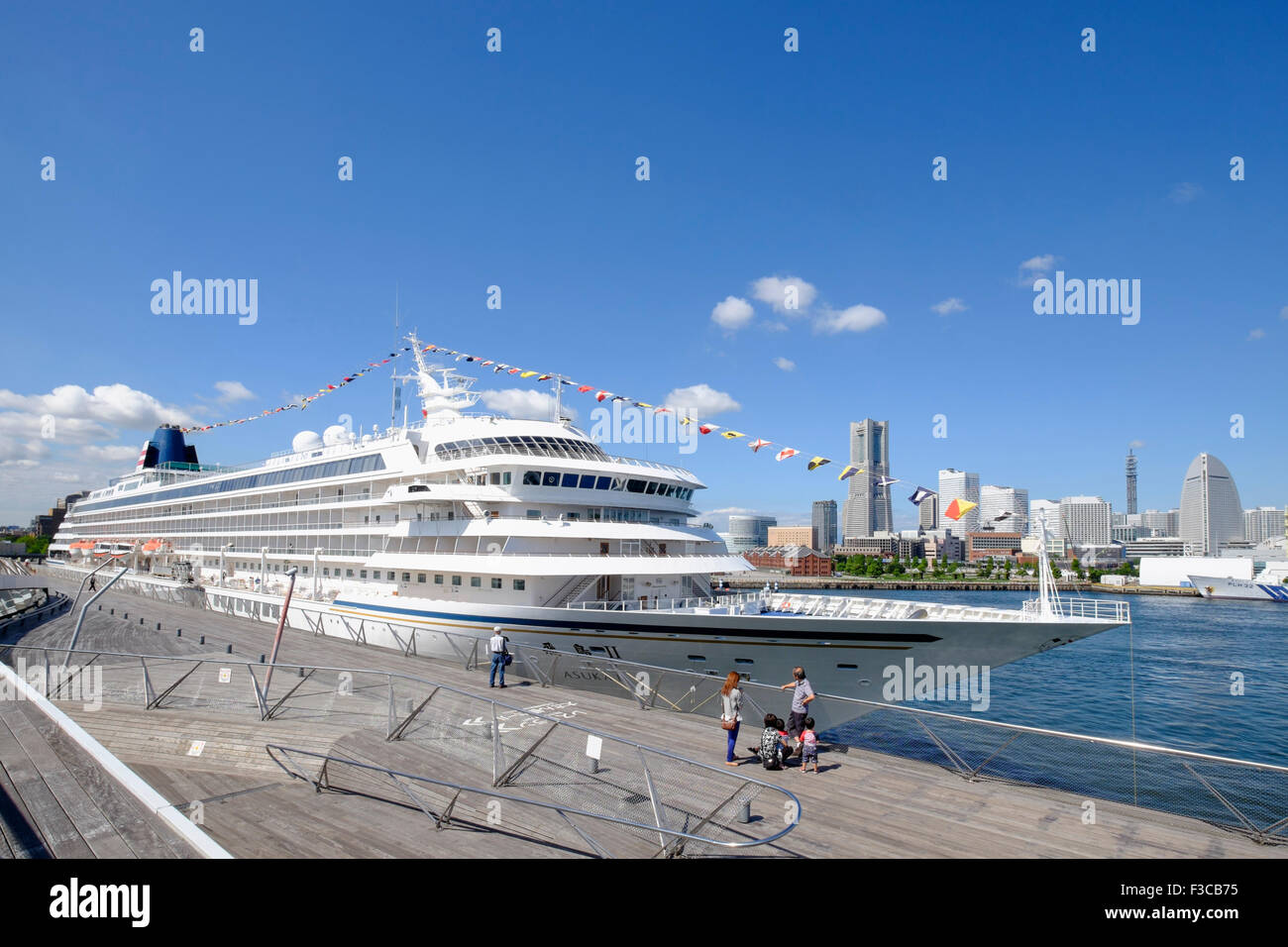 Blick auf Osanbashi Passagier-terminal im Hafen von Yokohama in Japan Stockfoto