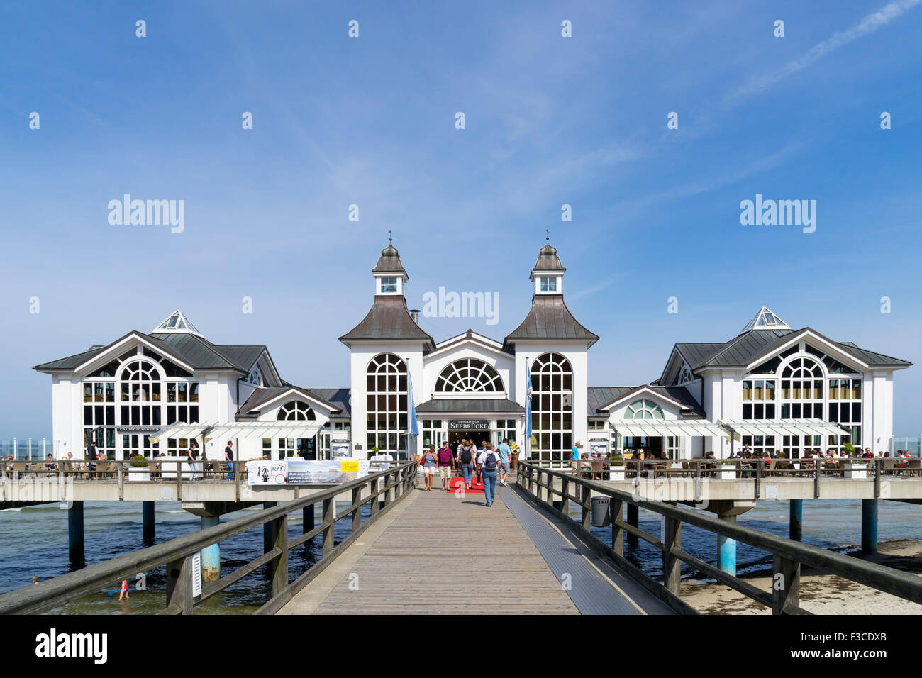 Blick auf Pier bei Sellin Resort auf der Insel Rügen, Mecklenburg-Vorpommern, Deutschland Stockfoto