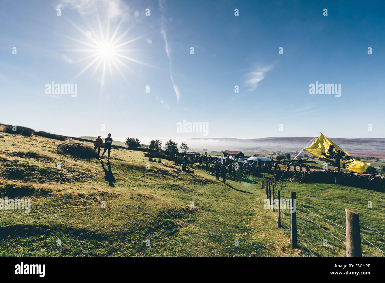 2015 - 3 Spitzen Cyclocross Rennen - Yorkshire - Ingleborough, Whernside und Pen-y-Gent - Gewinner Paul Oldham - Jules Toone Stockfoto