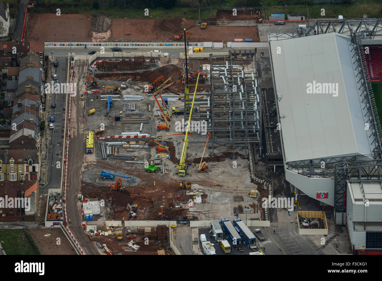 Luftaufnahme von Bauarbeiten neben Liverpool Football Club Stadion, Anfield Road Stockfoto