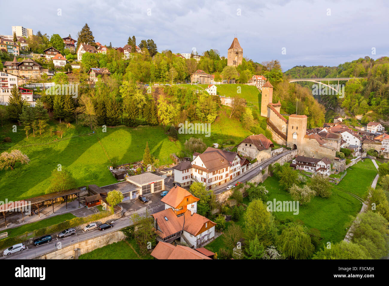 Saane-Fluss in Fribourg, Kanton Freiburg, Schweiz, Europa. Stockfoto