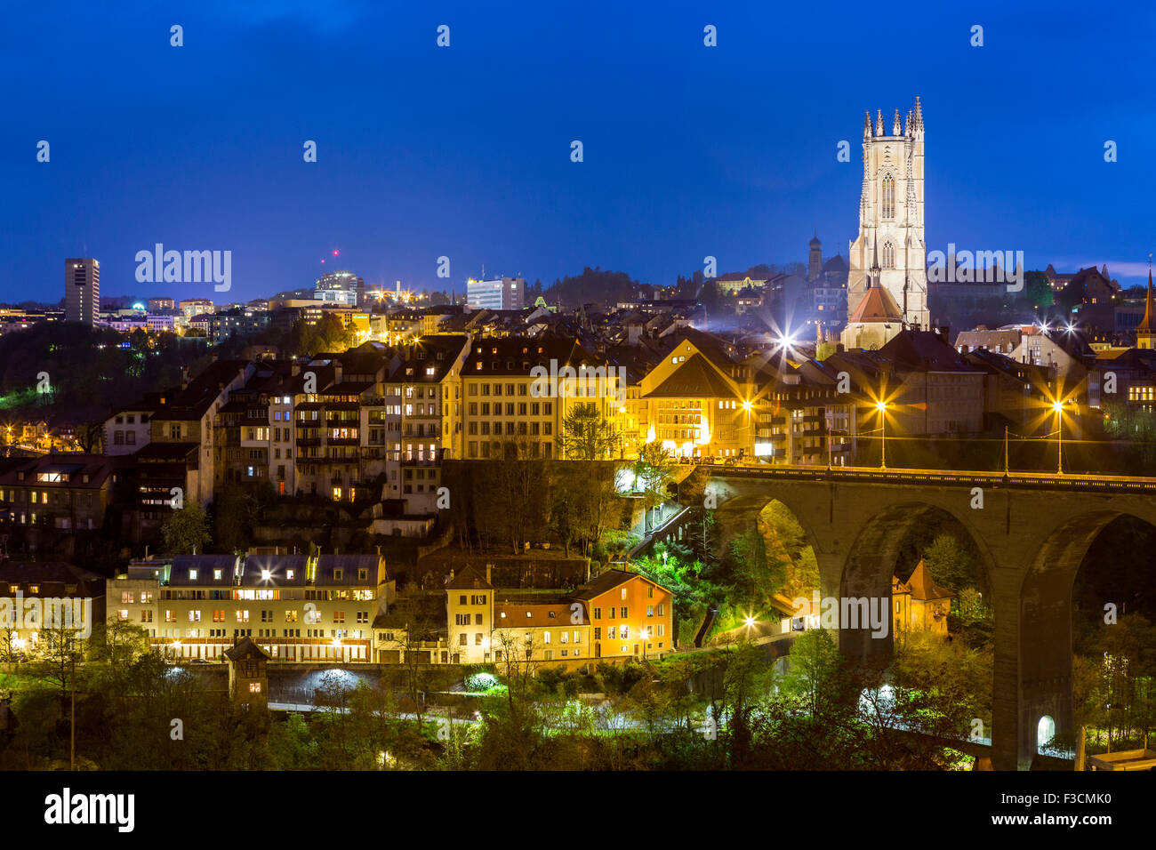 St.-Nikolaus-Kathedrale, Fribourg, Kanton Freiburg, Schweiz, Europa. Stockfoto