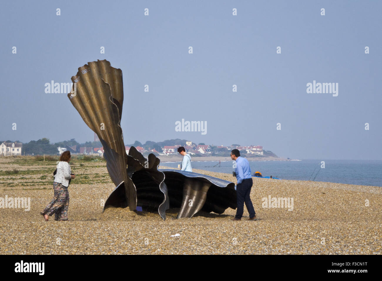 Shell-Muschel-Skulptur von Maggi Hambling am Strand Stockfoto