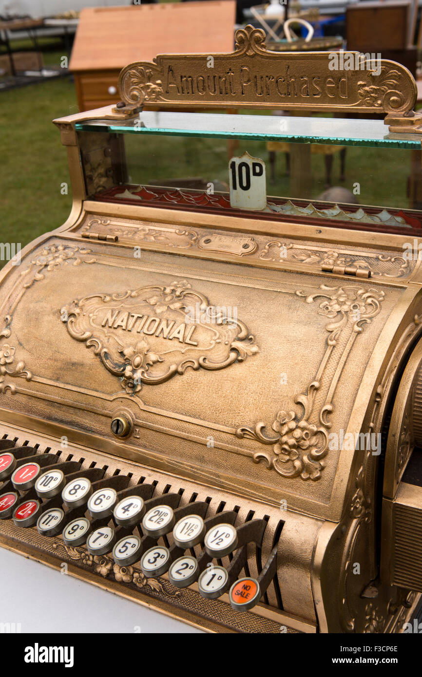 Großbritannien, England, Lincolnshire, Lincoln, Antiquitätenmesse, Antik Messing Pre-decimal National Cash register Stockfoto