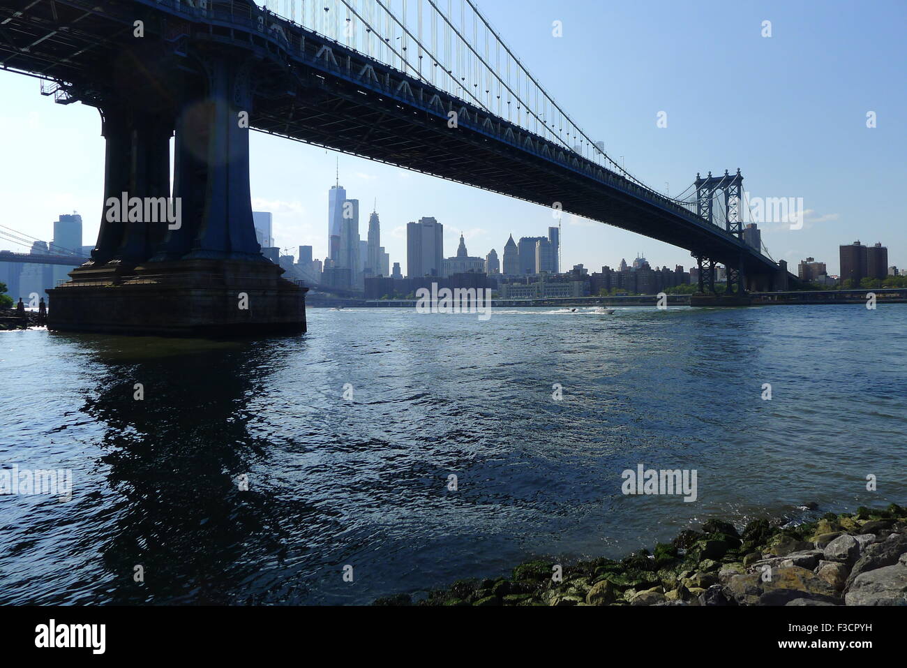 Manhattan Bridge über den East River Stockfoto
