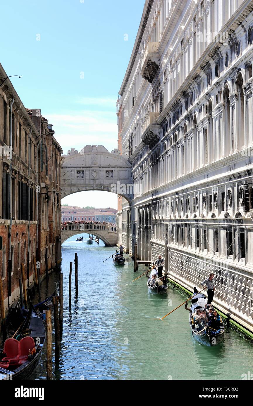 Ponte dei Sospiri, die Brücke von Sehenswürdigkeiten wurde zwischen 1595 - 1600 erbaut. Die Brücke führt vom Palazzo Ducale, die neuen Gefängnisse. Stockfoto