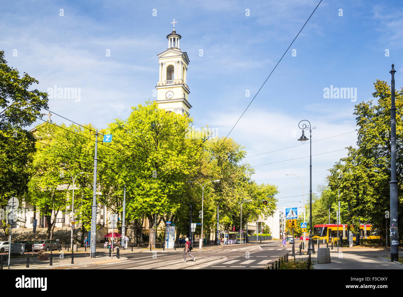 Polen Praga Bezirk Nachbarschaft Warschau breite Allee und Kirche Stockfoto