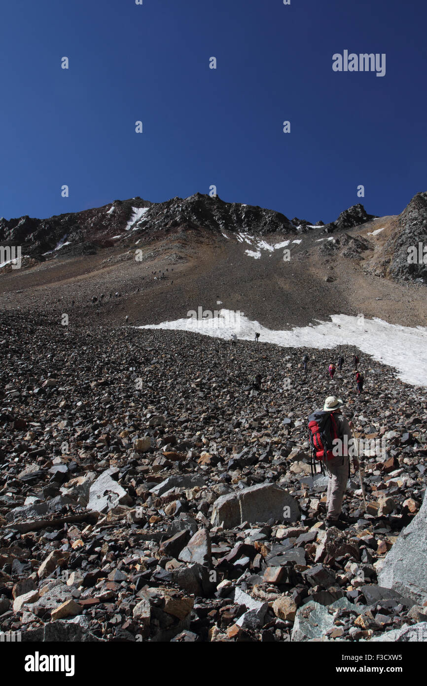 Trekking-Expedition im Himalaya, in Richtung Charang La Pass in Himachal Pradesh Stockfoto