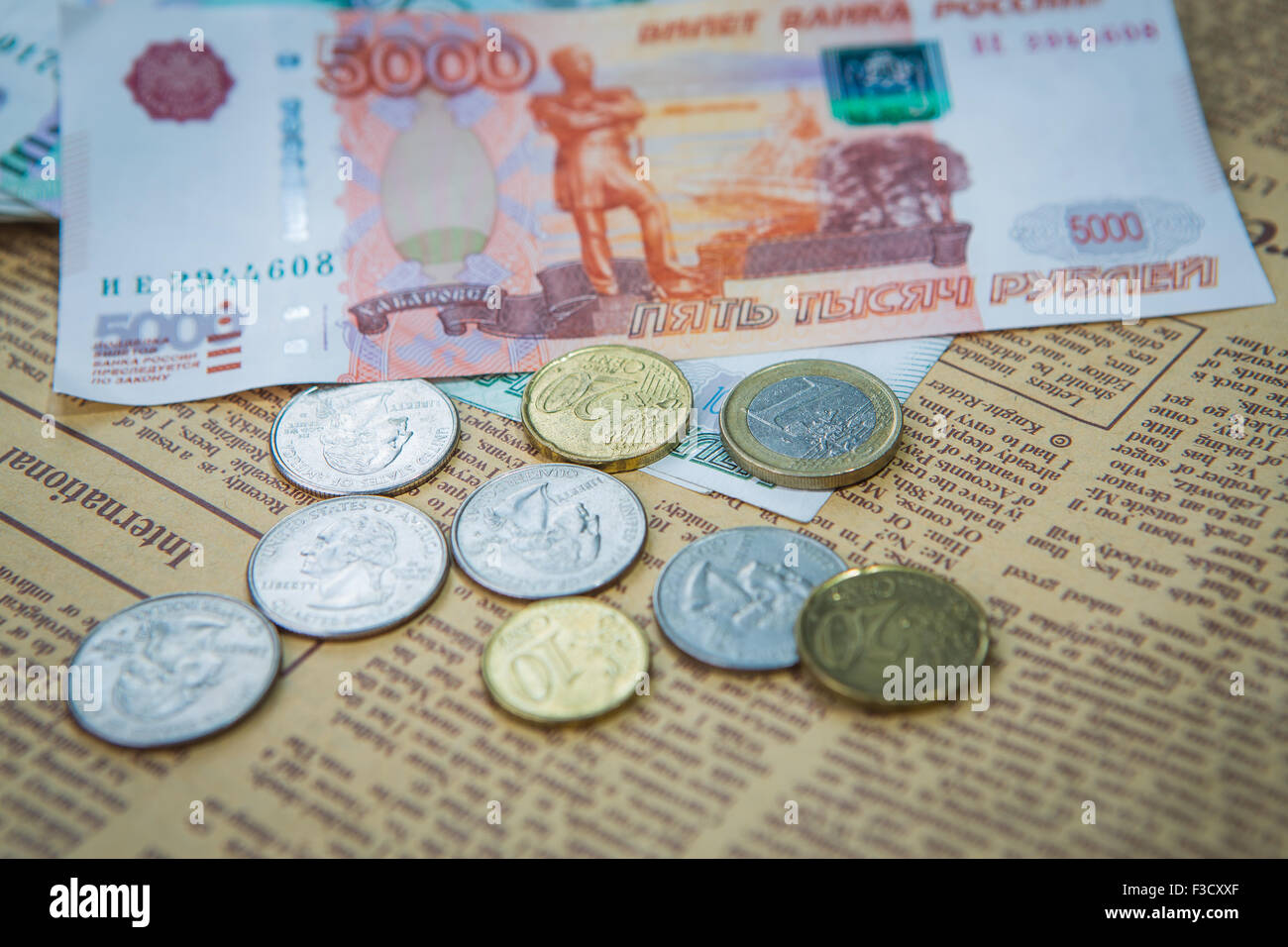 Russischer Rubel Banknoten Und Euro Und Dollar Munzen Stockfotografie Alamy