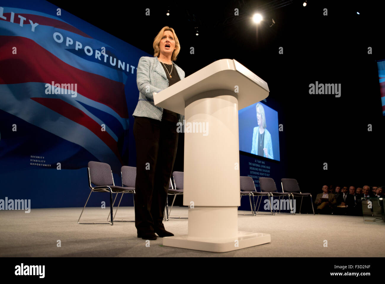 Manchester, UK. 5. Oktober 2015. Die Rt Hon Amber Rudd MP, Secretary Of State for Energy and Climate Change spricht am Tag2 der 2015 Parteitag der Konservativen in Manchester. Bildnachweis: Russell Hart/Alamy Live-Nachrichten. Stockfoto