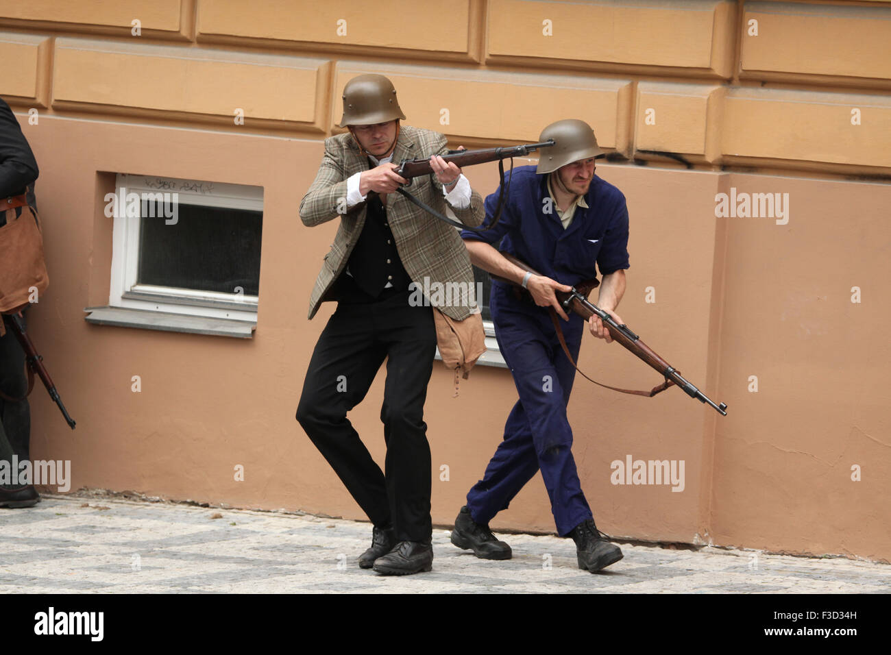 Verkleidet als die böhmischen Aufständischen Reenactors besuchen die