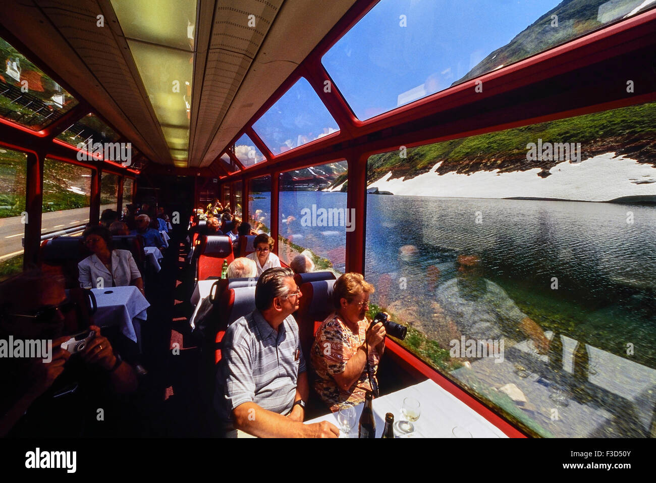 Passagiere an Bord der Glacier Express. Schweiz. Europa Stockfoto