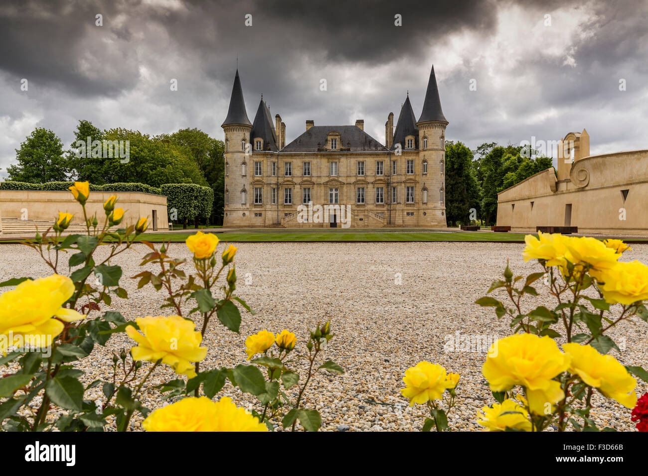 Weinkeller Chateau Pichon Longueville Medoc Weinberge Bordeaux Gironde Aquitaine Frankreich Europa Stockfoto