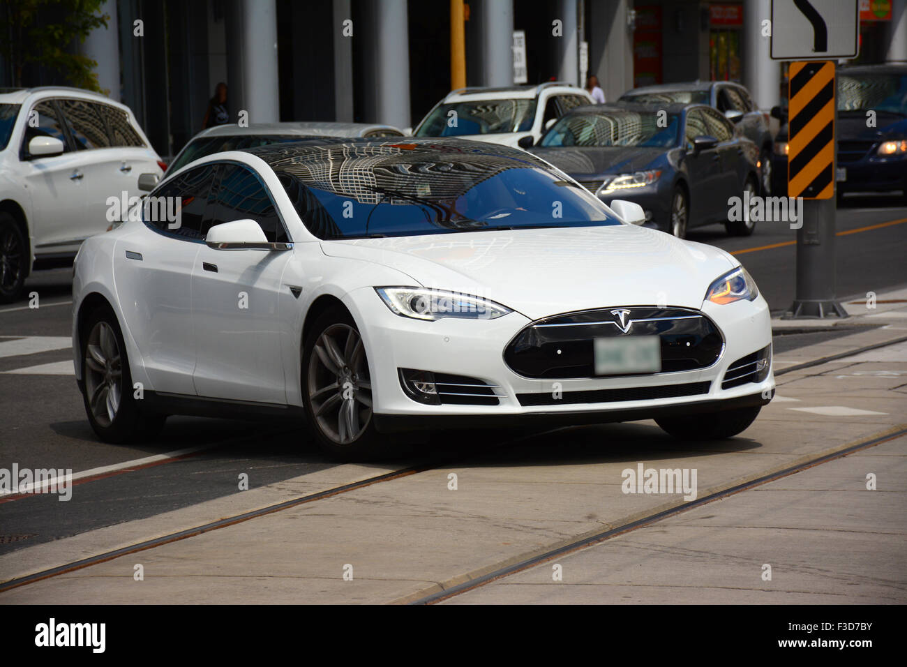 Tesla, Elektroauto in den Straßen von Toronto, Kanada Stockfoto