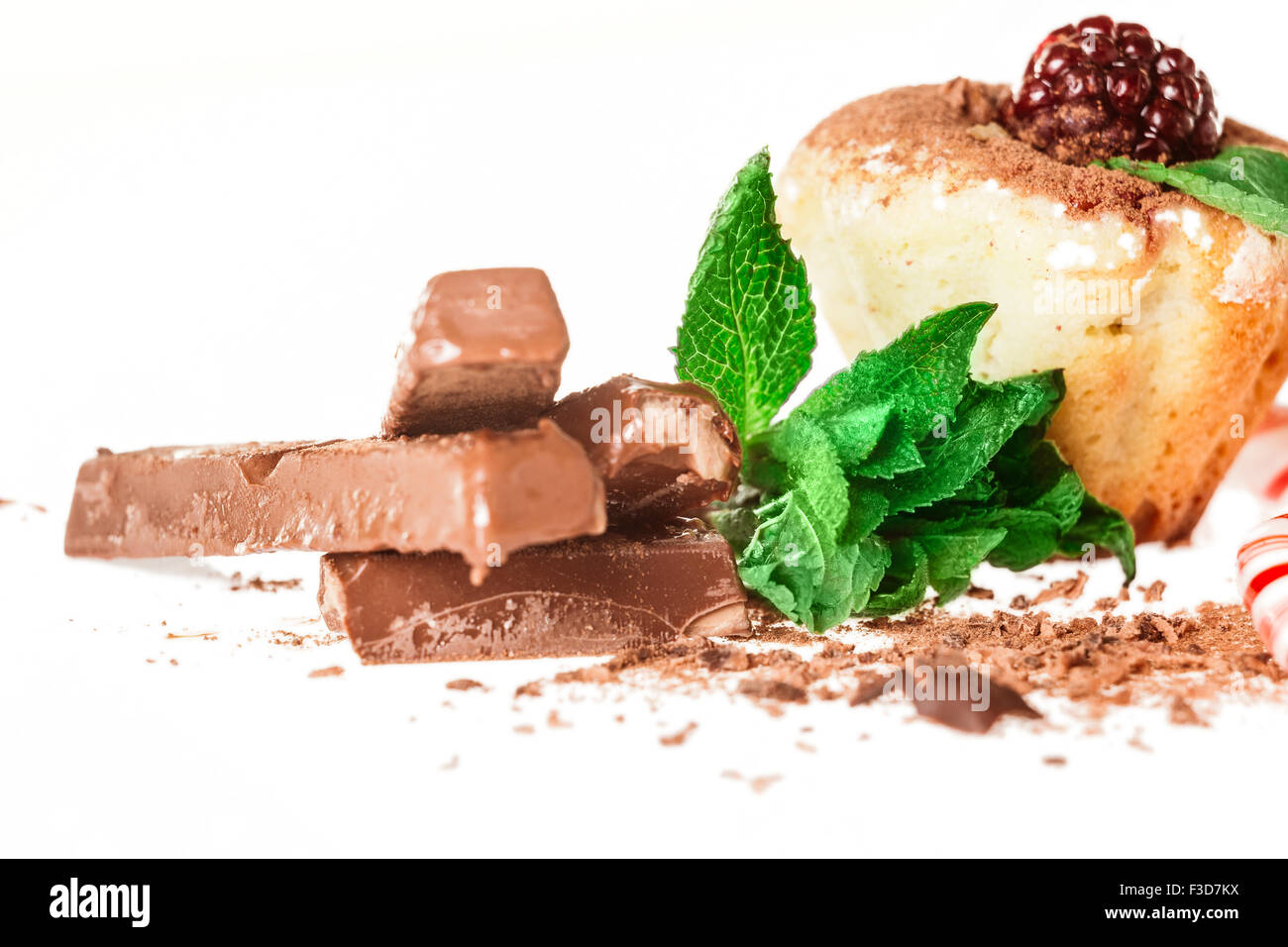Muffins mit Schokolade mit Minze dekoriert Stockfoto