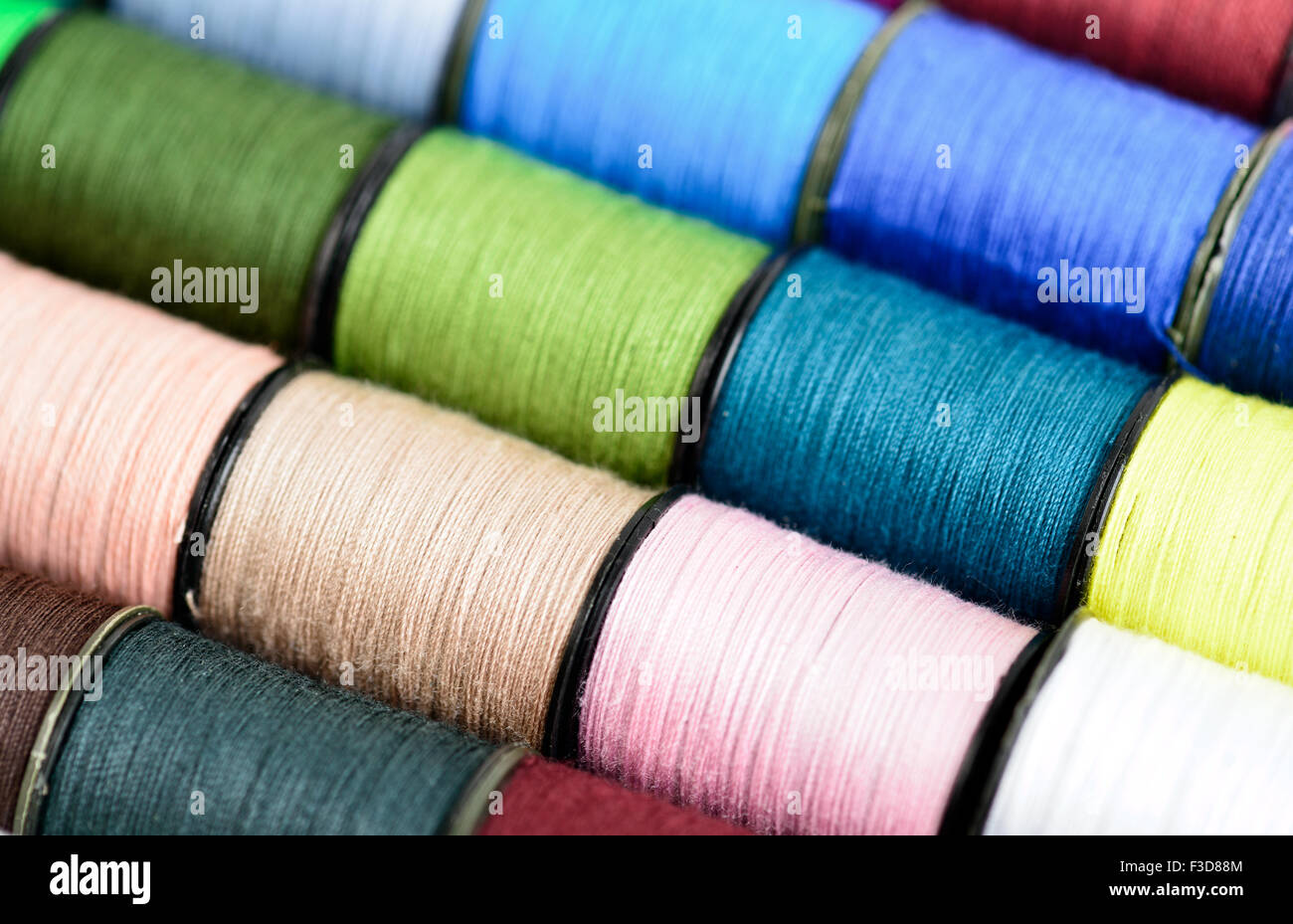 Sewing Threads bunten Hintergrund Makro. Selektiven Fokus Stockfoto