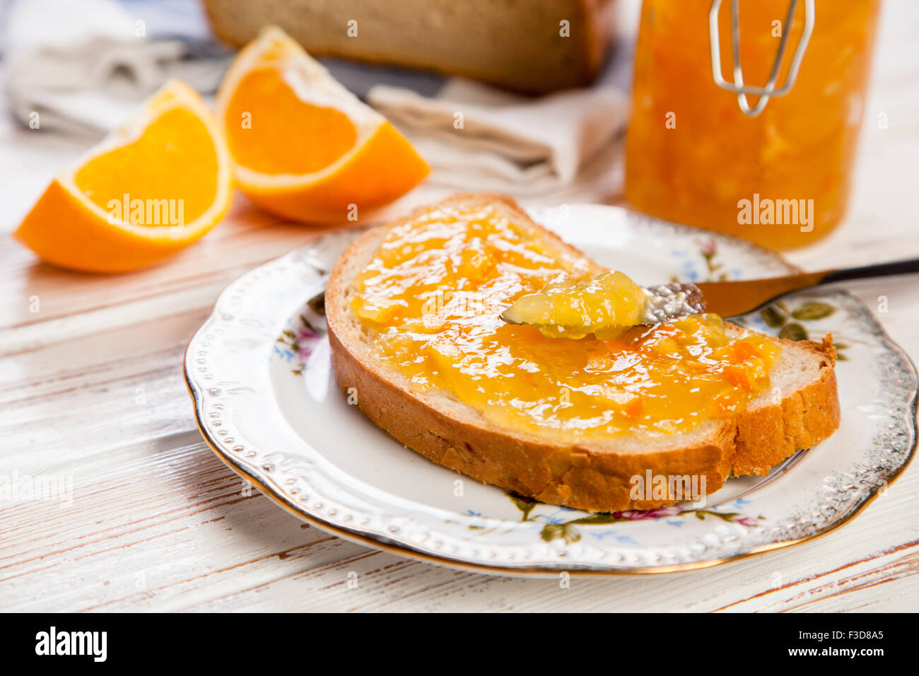 Scheiben Brot mit Marmelade Stockfoto