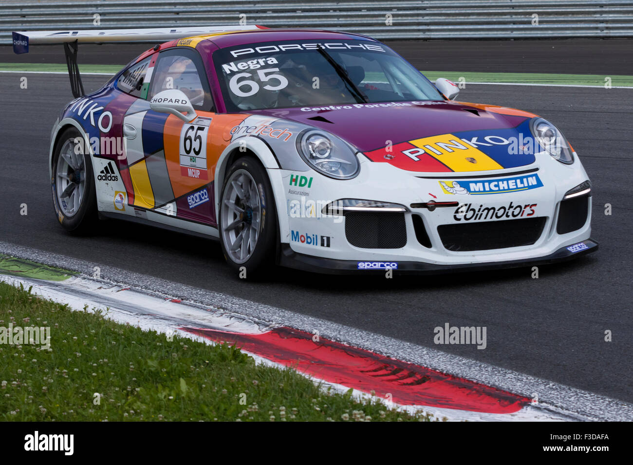 Monza, Italien - 30. Mai 2015: Porsche 911 GT3 Cup von Ebimotors Team, angetrieben von Pietro Negra während des Porsche Carrera Cup Stockfoto