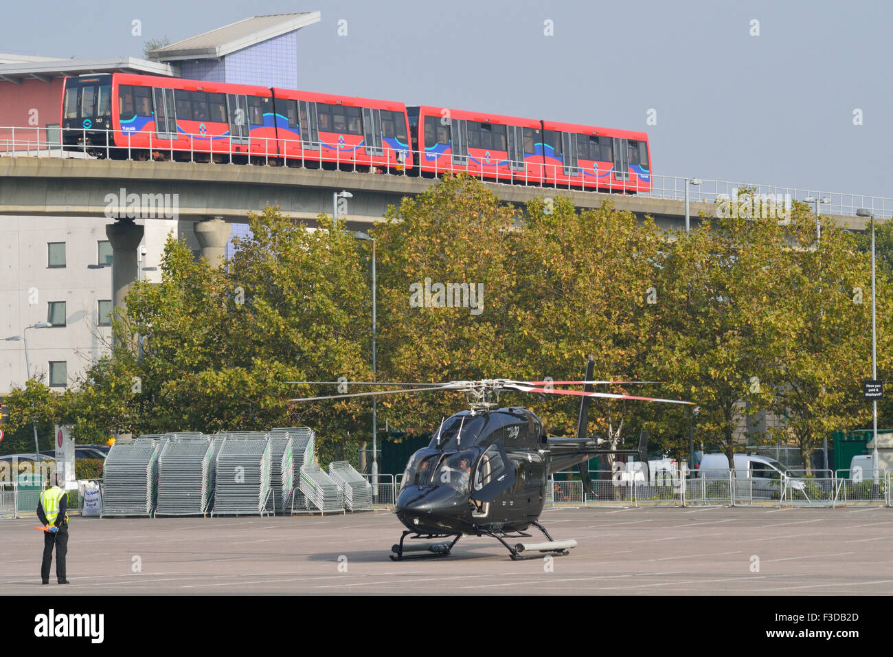 Bell 429 globale Ranger F-HPBH Heli Securite Hubschrauber Fluggesellschaft hereinkommt, landen im Londoner Excel Exhibition centre Stockfoto