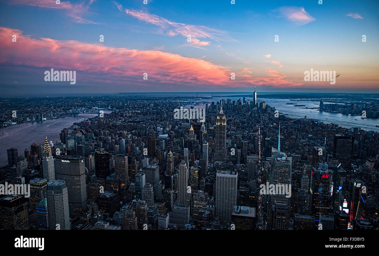 Luftbild der Innenstadt bei Sonnenuntergang Stockfoto