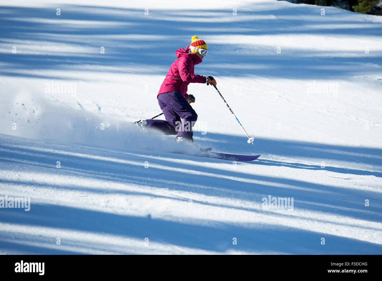 Frau, Abfahrt Stockfoto