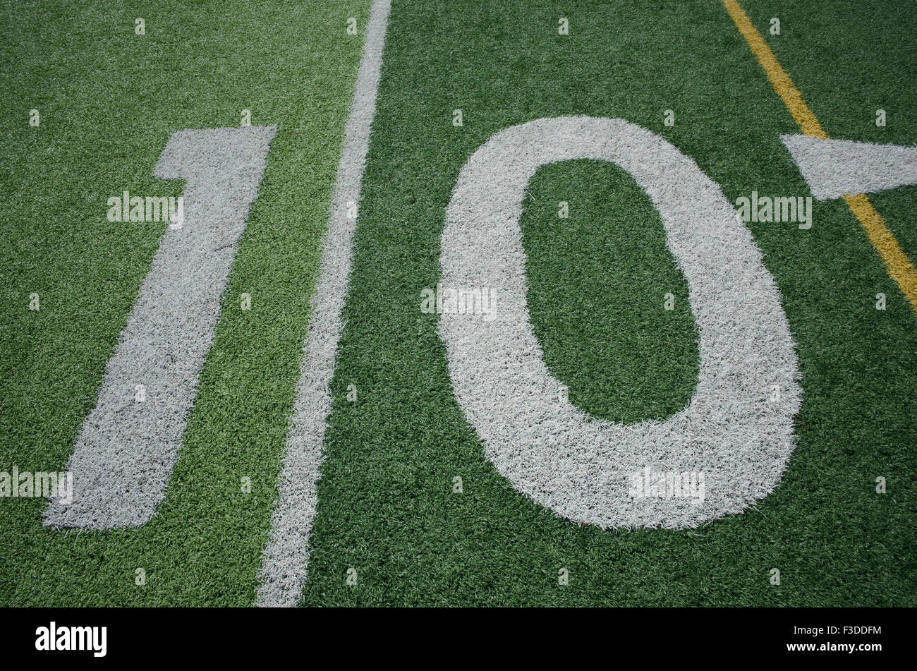 Fußball Feld Kennzeichnung der 10 Yard-Linie Stockfoto