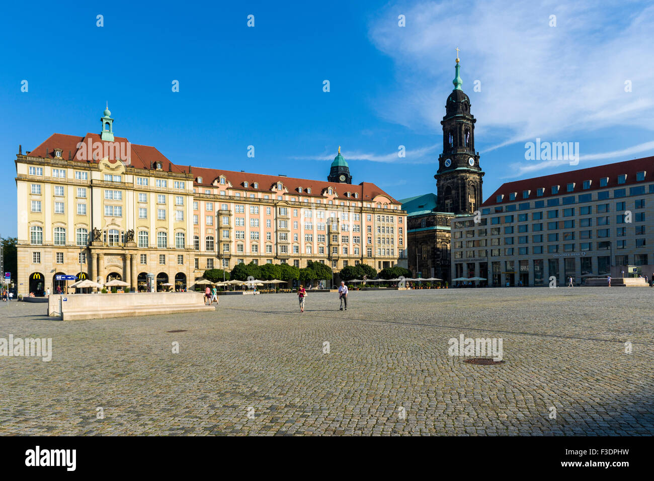 Altmarkt oder alten Marktplatz mit dem Haus Altmarkt und Kreuzkirche Kirche im historischen Zentrum, Dresden, Sachsen, Deutschland Stockfoto