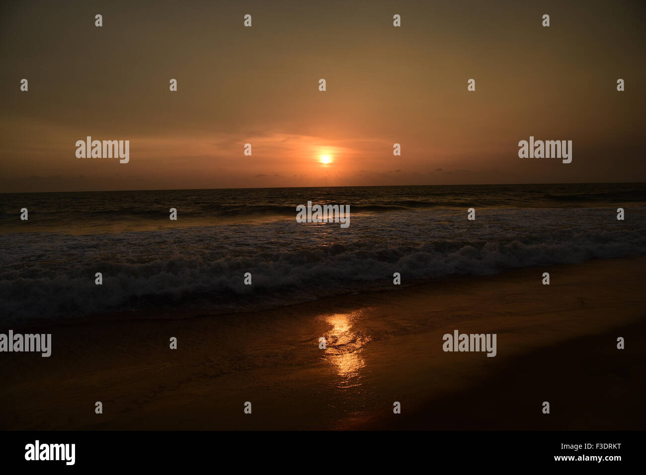 Sonnenuntergang über Meer und Strand in Kerala India.Bekal Fort Strand Kasargode Beach, Cloud, Wohnung, Horizont, Indien, Indian, Kerala, Ozean, Stockfoto