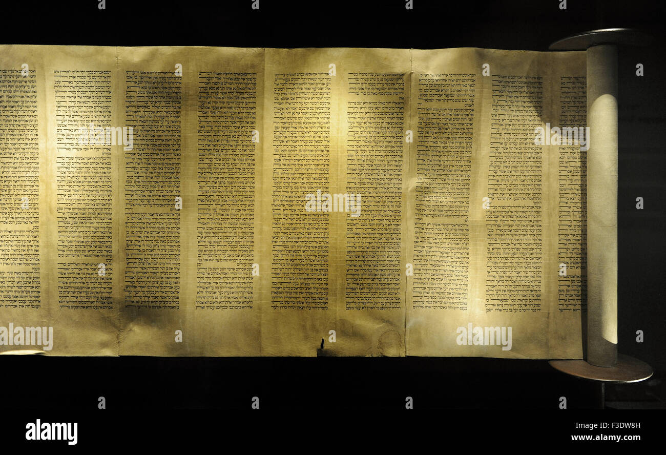 Die Tora-Rolle gilt als das heiligste Objekt in der Synagoge. Enthält der Pentateuch (5 Bücher Mose). Israel-Museum. Jerusalem. Stockfoto