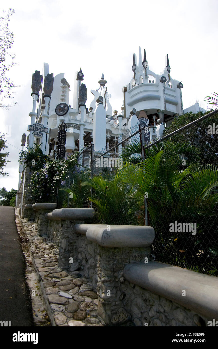 Skurrilen und außergewöhnlichen Museum und Sammlung der haitianischen Gegenwartskunst, gebaut von Rolf Schultz in der Dominikanischen Republik Stockfoto