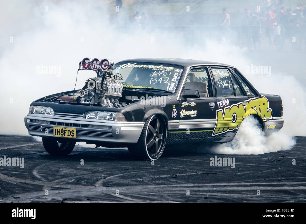 Sydney, Australien. 5. Oktober 2015. Treiber zur Verfügung gestellt Zuschauer und Richter ihre besten Burnouts während des 2015 Burnout Maina-Wettbewerbs an der Western Sydney International Dragway (Sydney Dragway) Kredit stattfand: Mjmediabox/Alamy Live-Nachrichten Stockfoto