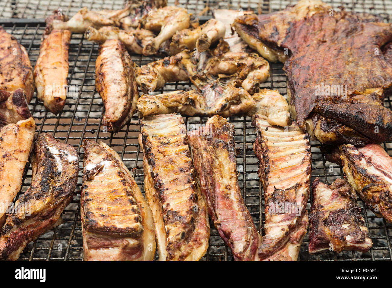 Grillen von Rindfleisch Steak traditionellen argentinischen Stil Stockfoto