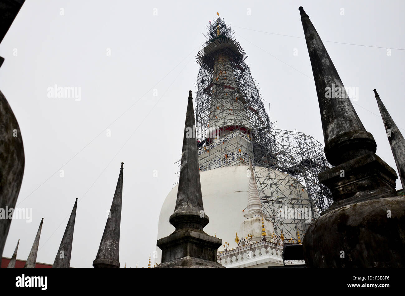 Renovieren Sie Chedi des Wat Phra Mahathat Woramahawihan am Ratchadamnoen Straße, Tambon Nai Mueang, Amphoe Mueang, Nakhon Si Thammarat T Stockfoto