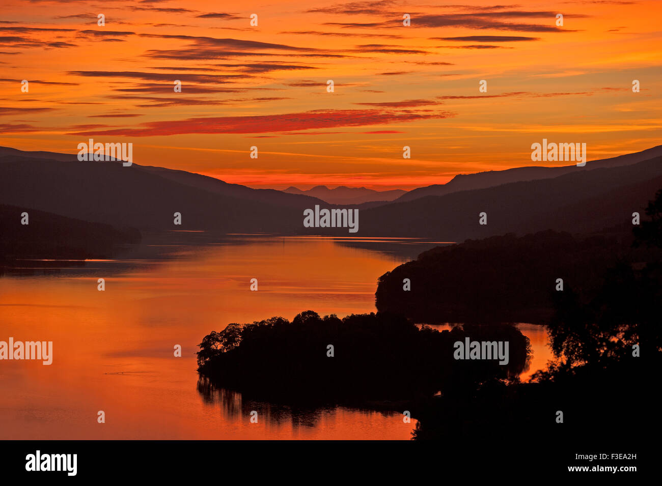 Die Herbst-Sonnenuntergang über Loch Tummel, die Königin Blick. in der Nähe von Killiekrankie. Perthshire.  10.093. Stockfoto