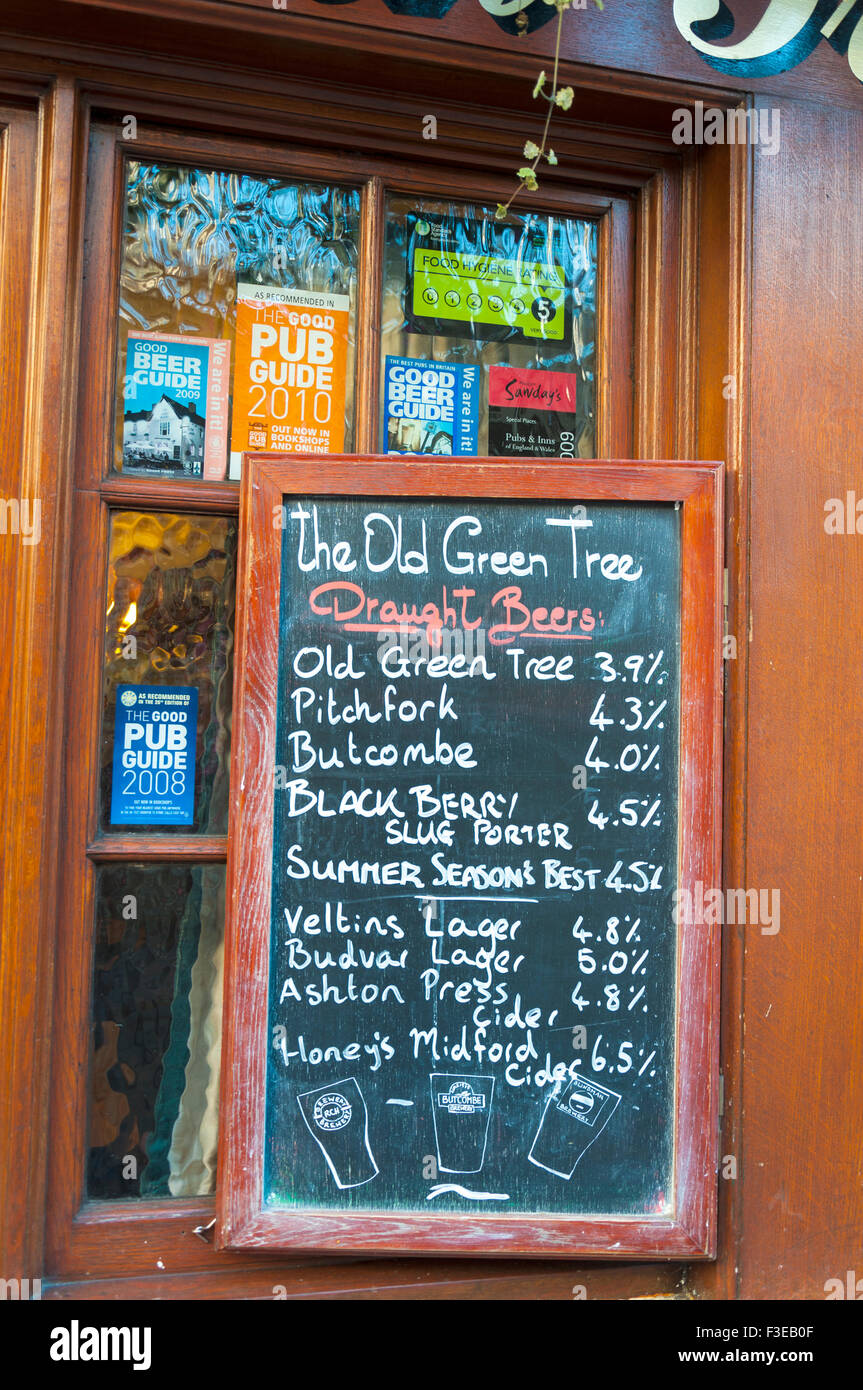 Die alten Green Tree Pub Tafel Werbung Biere in Green Street Bad Somerset England UK Stockfoto