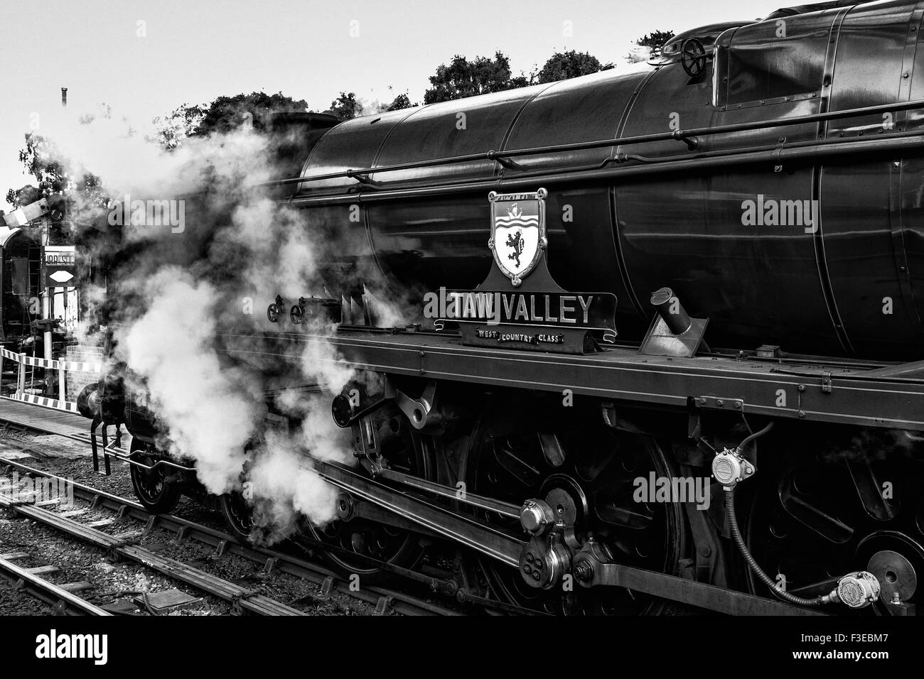 34027 "Taw-Tal" mit Dampf entweichen von den Zylindern Stockfoto