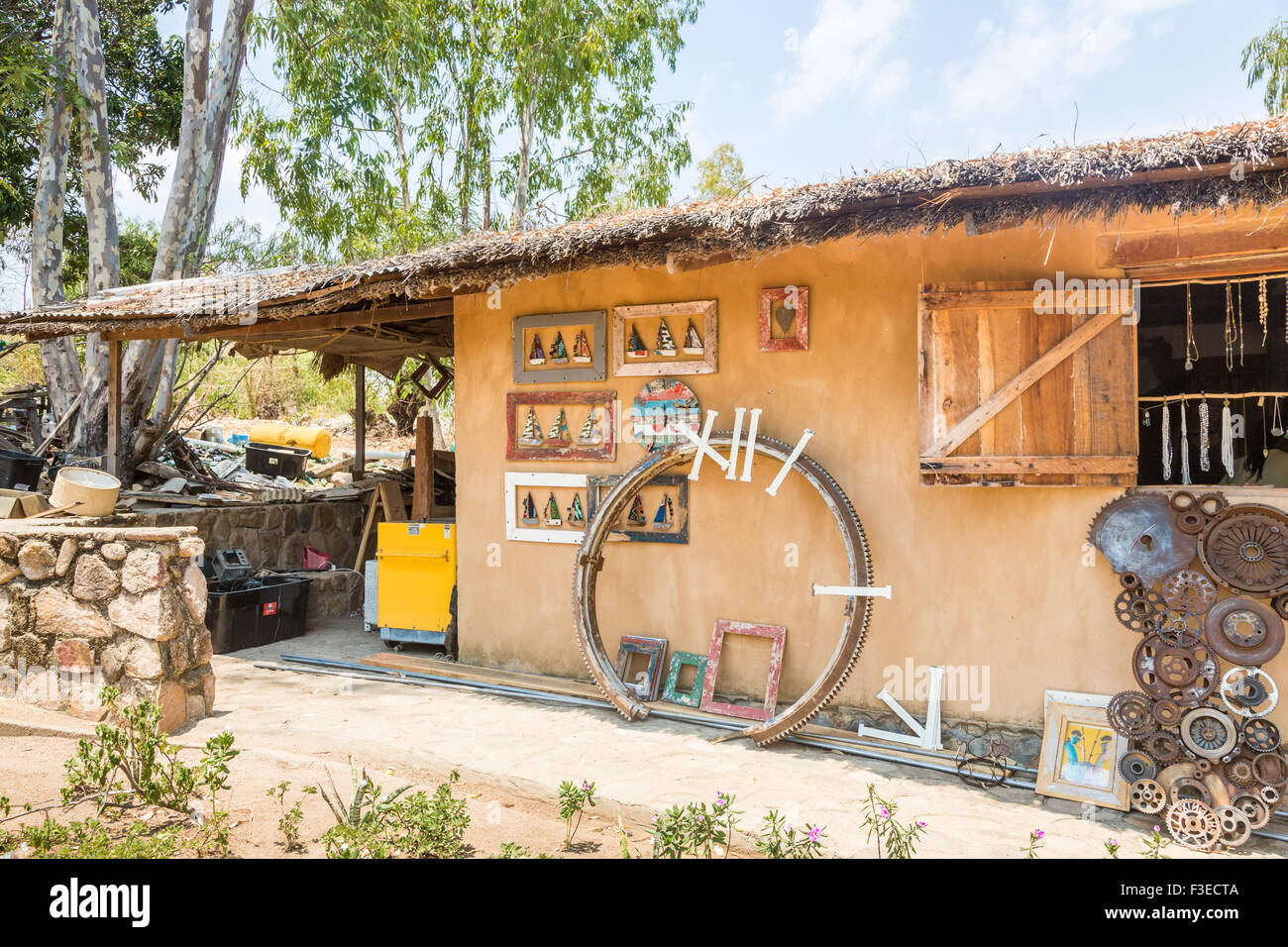 Katundu kreativen Beruf Workshop, Likoma Island, Lake Malawi, Malawi, Süd-Ost-Afrika, lokales Kunsthandwerk, Bilder und Produkte auf dem display Stockfoto