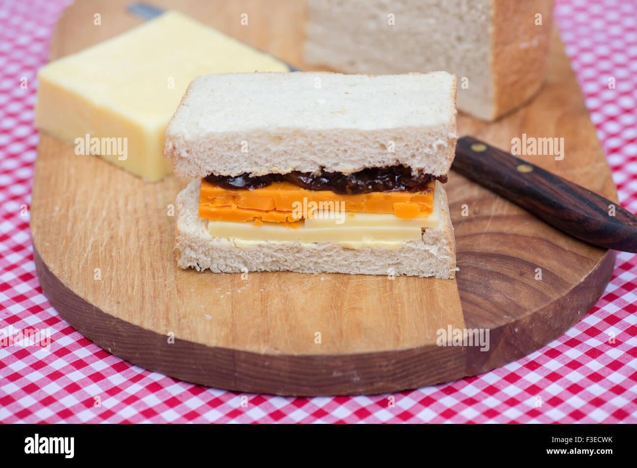 Käse und Gurke sandwich Stockfoto