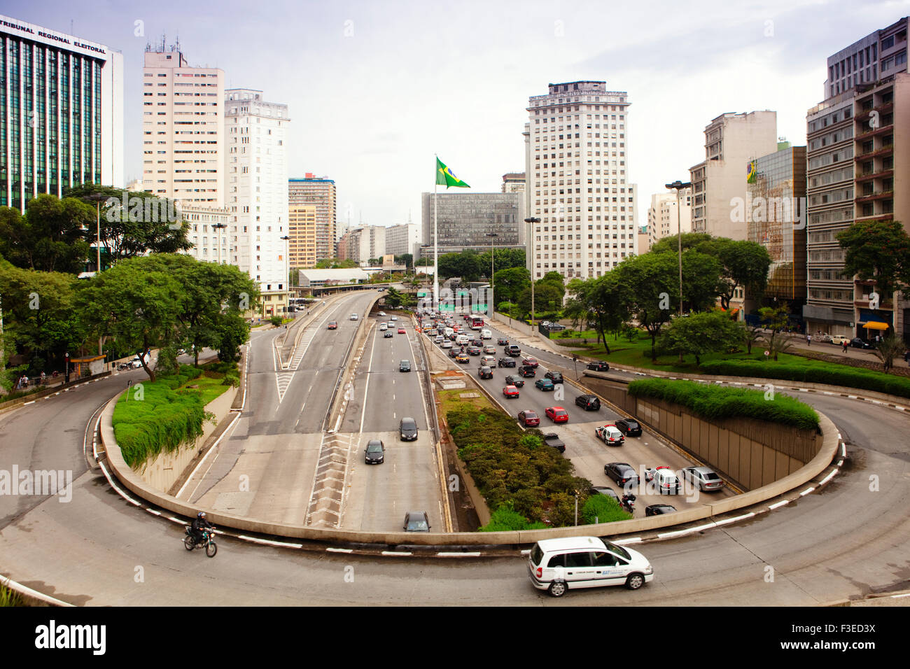 Avenida 23 de Maio und 9 de Julho vom Viaduto de Cha im Zentrum von Sao Paulo, Brasilien Stockfoto