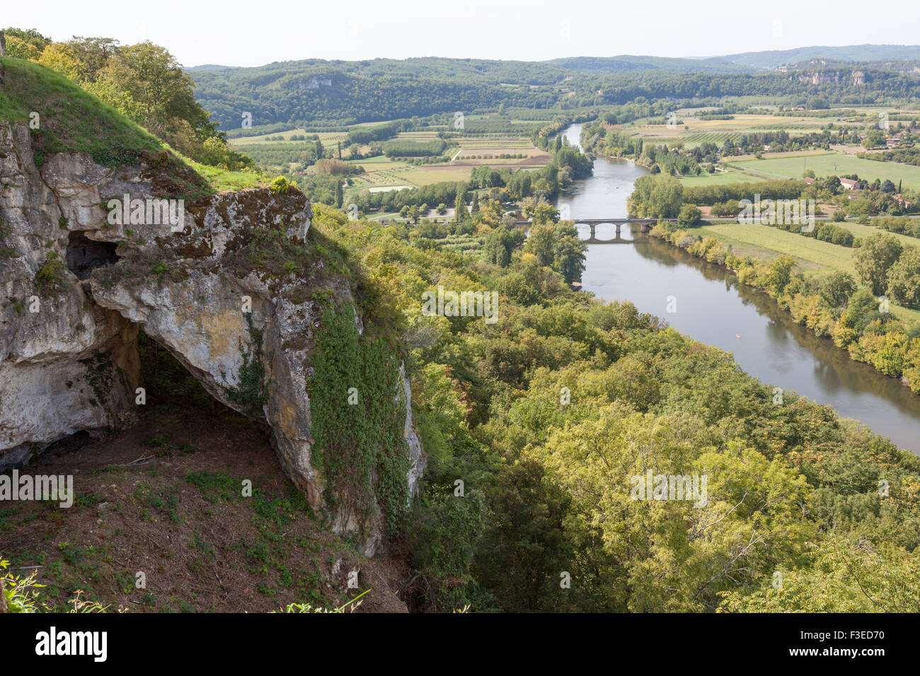 Die Ebene in der Landschaft von Perigord und der Dordogne von Vantage Point von Domme gesehen. Campagne Périgourdine. Stockfoto