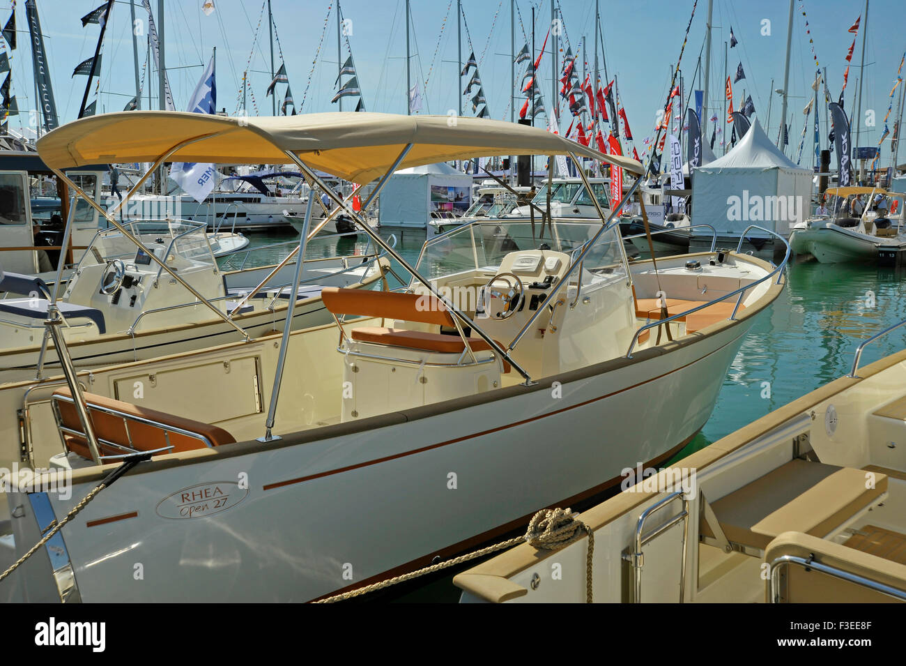 Luxus-Yacht am Grand Pavois international Boat show La Rochelle Frankreich. Stockfoto
