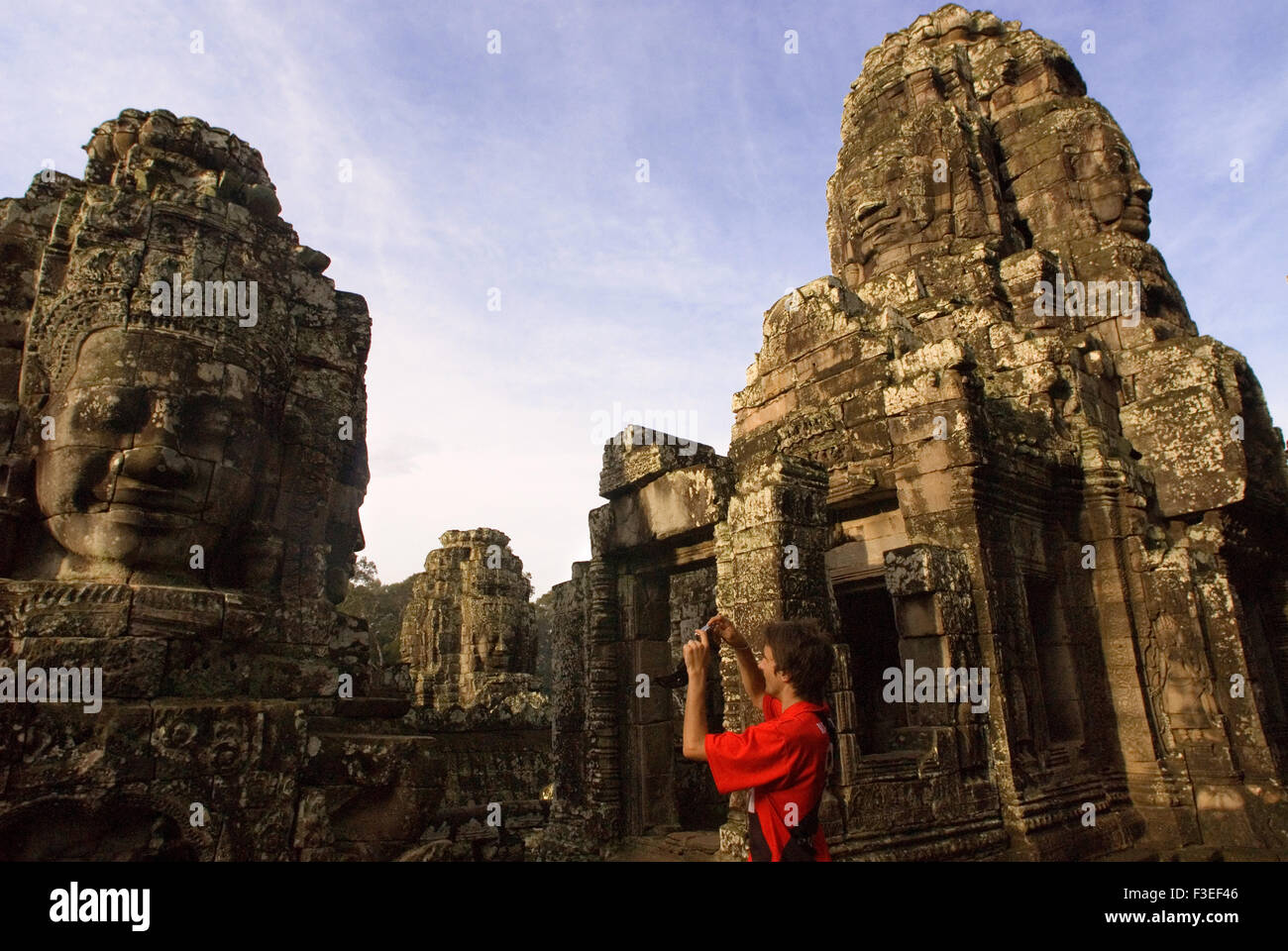 Die Gesichter der Bayon-Tempel. Angkor Thom. Der Bayon wurde fast 100 Jahre nach Angkor Wat erbaut. Die grundlegende Struktur und Promotionspreis Stockfoto