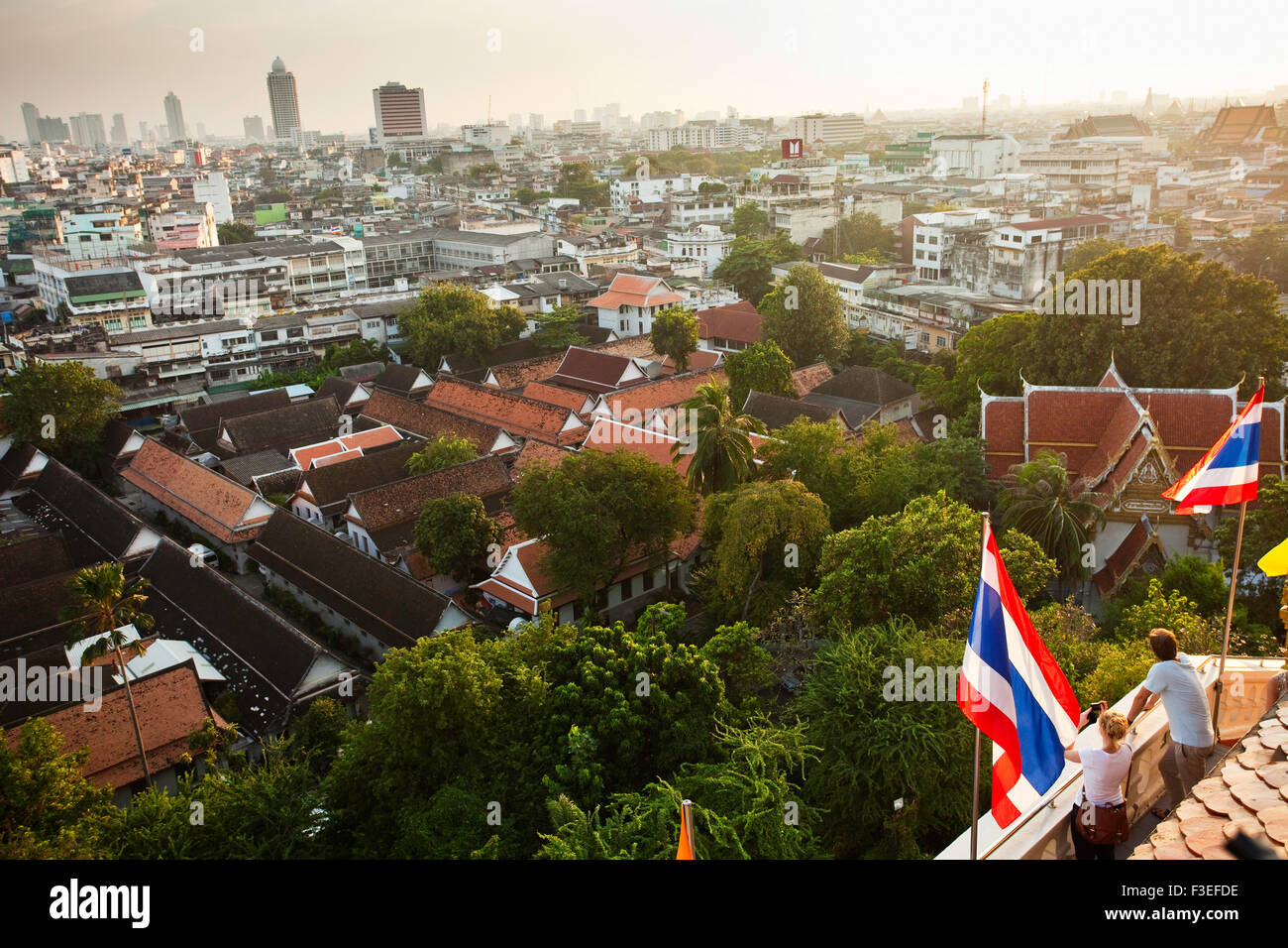 Blick auf die Skyline von Bangkok Urban Wat Saket oder dem Golden Mount Stockfoto