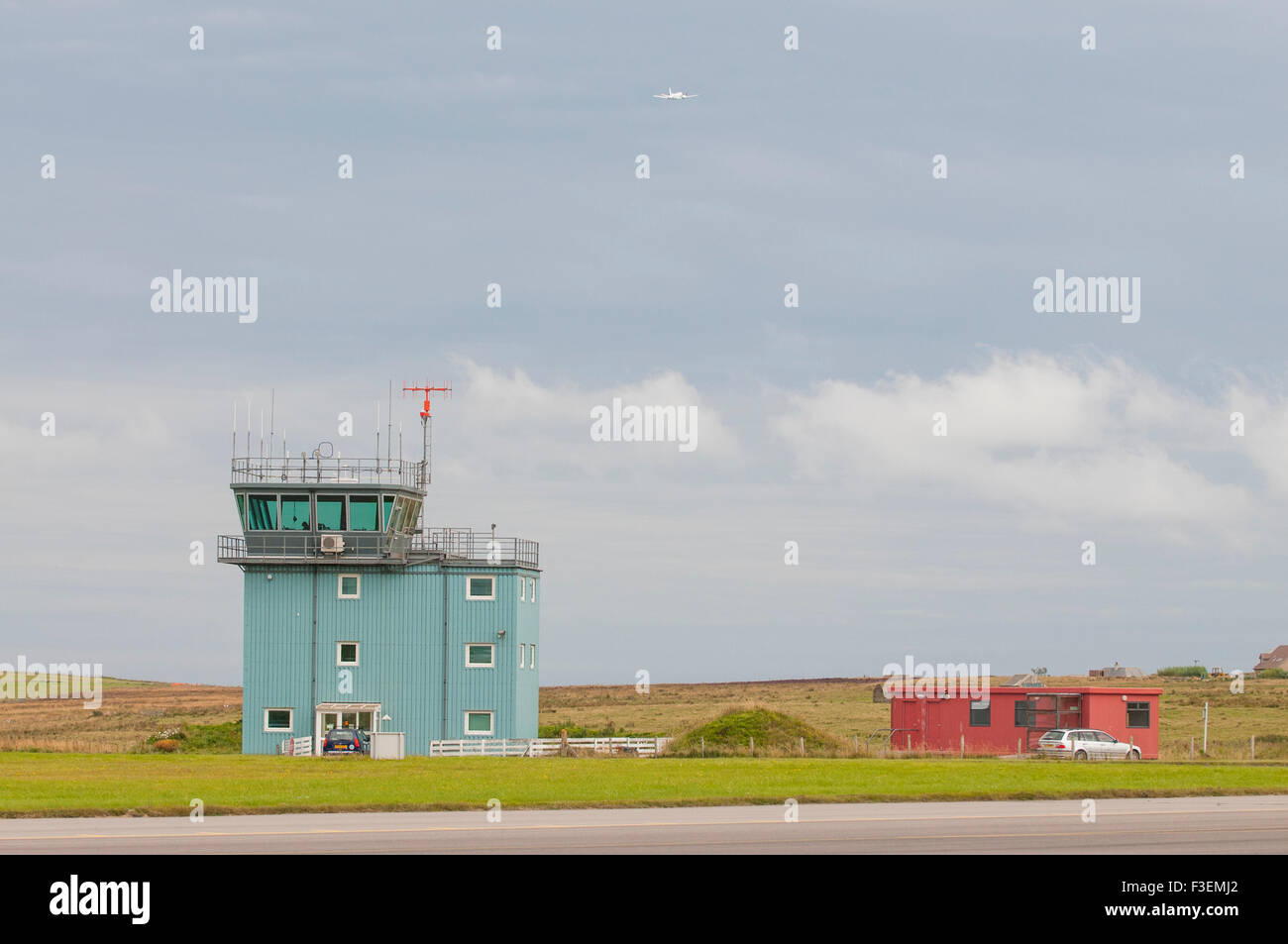 Kontrollturm des Flughafens Kirkwall auf der Orkney-Inseln Stockfoto