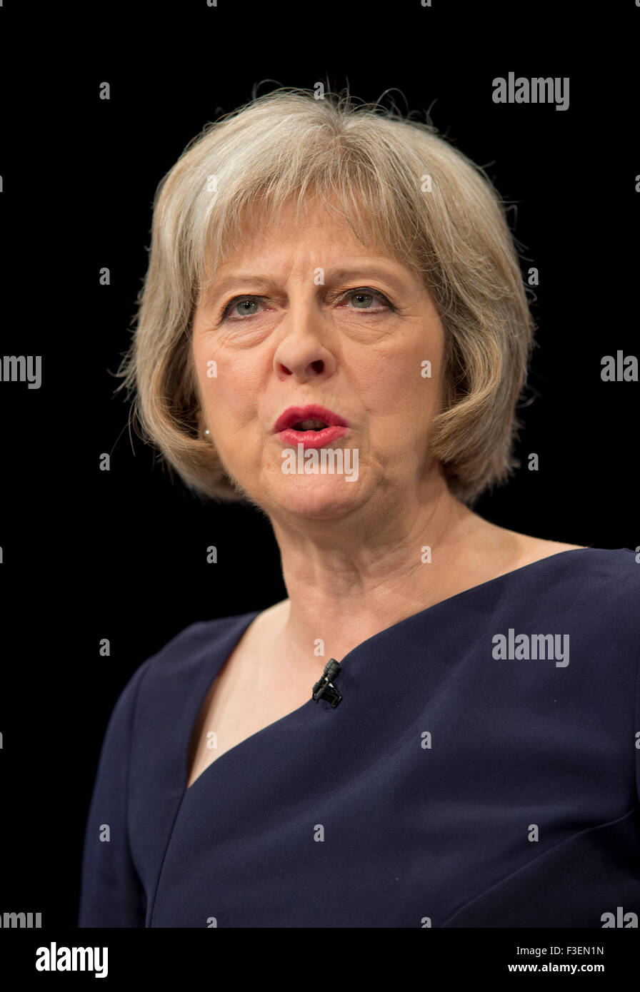 Manchester, UK. 6. Oktober 2015. Die Rt Hon Theresa kann MP, Secretary Of State for the Home Department spricht am Tag3 der 2015 Parteitag der Konservativen in Manchester. Bildnachweis: Russell Hart/Alamy Live-Nachrichten. Stockfoto
