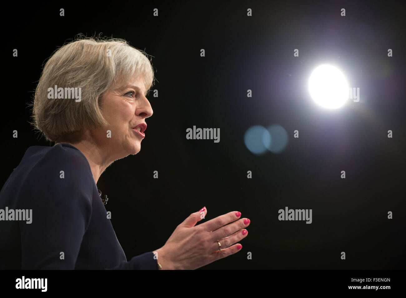 Manchester, UK. 6. Oktober 2015. Die Rt Hon Theresa kann MP, Secretary Of State for the Home Department spricht am Tag3 der 2015 Parteitag der Konservativen in Manchester. Bildnachweis: Russell Hart/Alamy Live-Nachrichten. Stockfoto